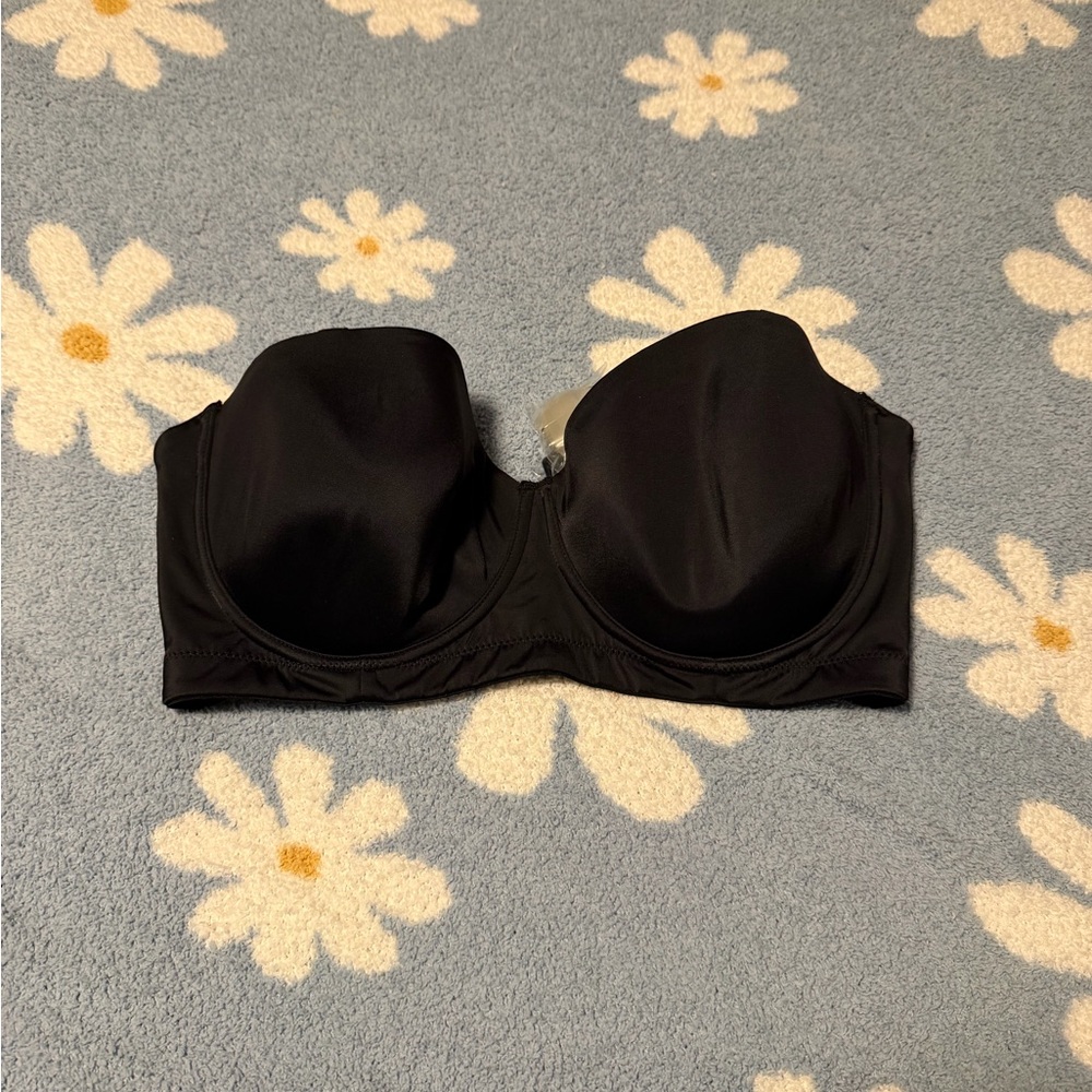 Sleek Black Strapless Bra